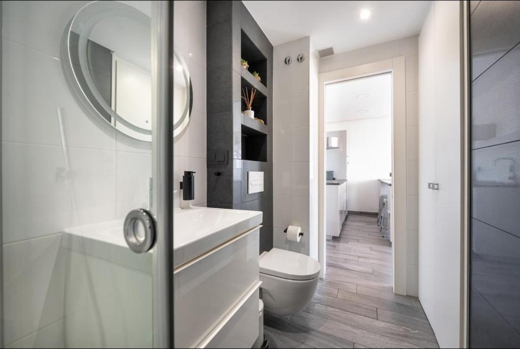 The Black&White Apartment Torremolinos Esterno foto